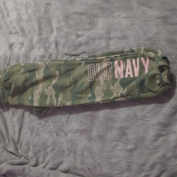 Clothing - Picture 3 of 4